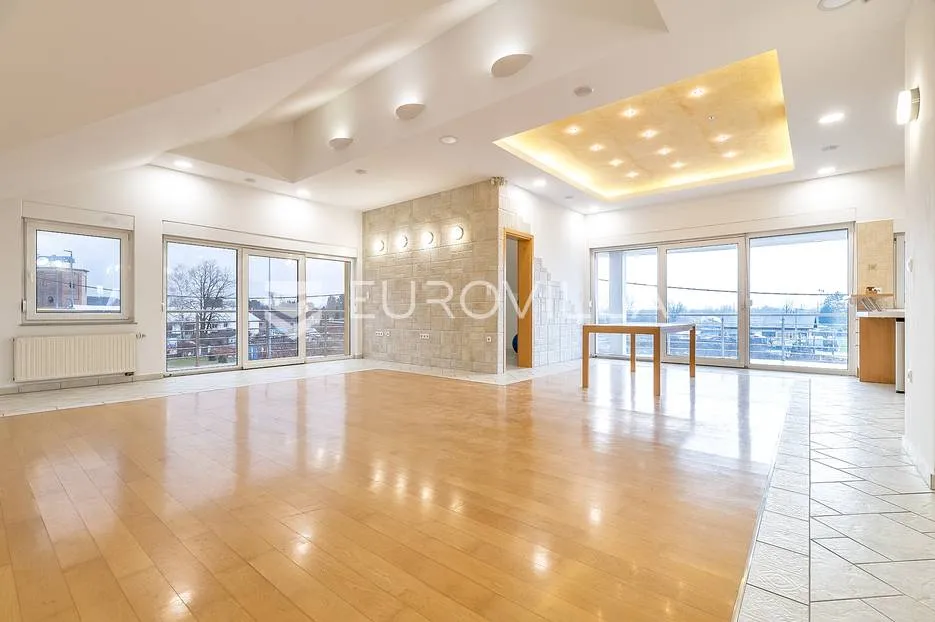 Zaprešić, stambeno poslovna kuća 950m2 sa skladišnom halom, vrhunska lokacija