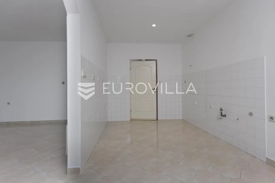 lovran, centar, četverosoban stan od 109 m², pogled na more, 20 m od plaže - slika 7