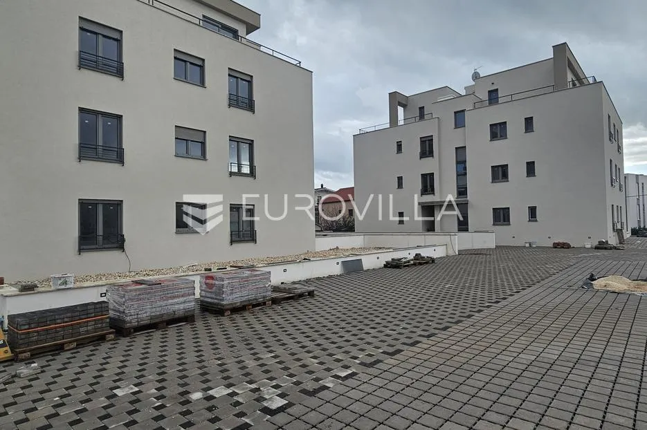 kaštel stari luksuzan stan 102,1 m² s velikom terasom - slika 15