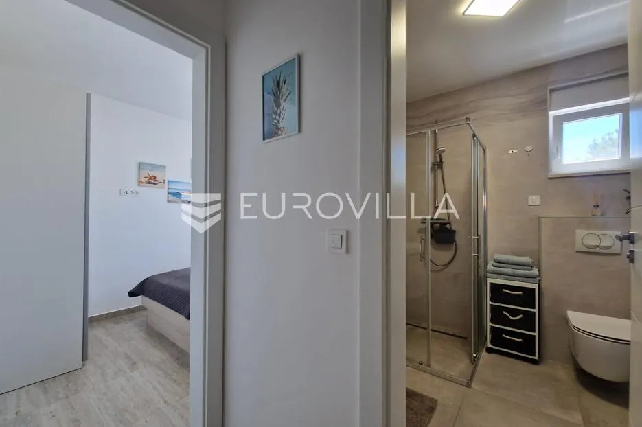 vir, dvoetažni apartman 40 m od mora, krovna terasa s panoramskim pogledom na more - slika 59