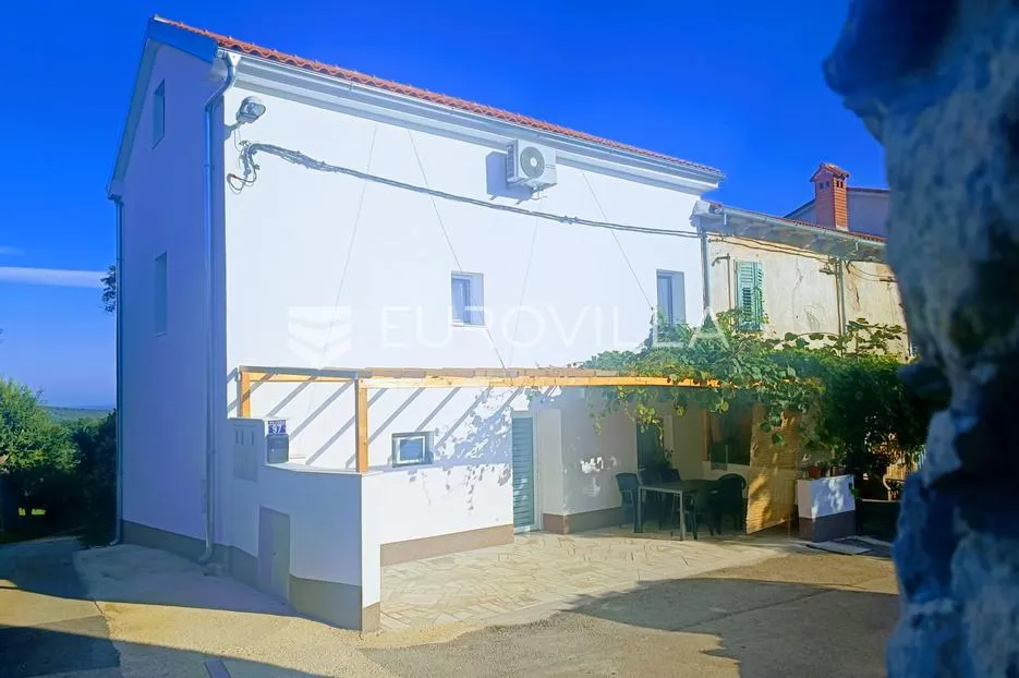 renovirana kamena kuća u okolici pule - slika 1
