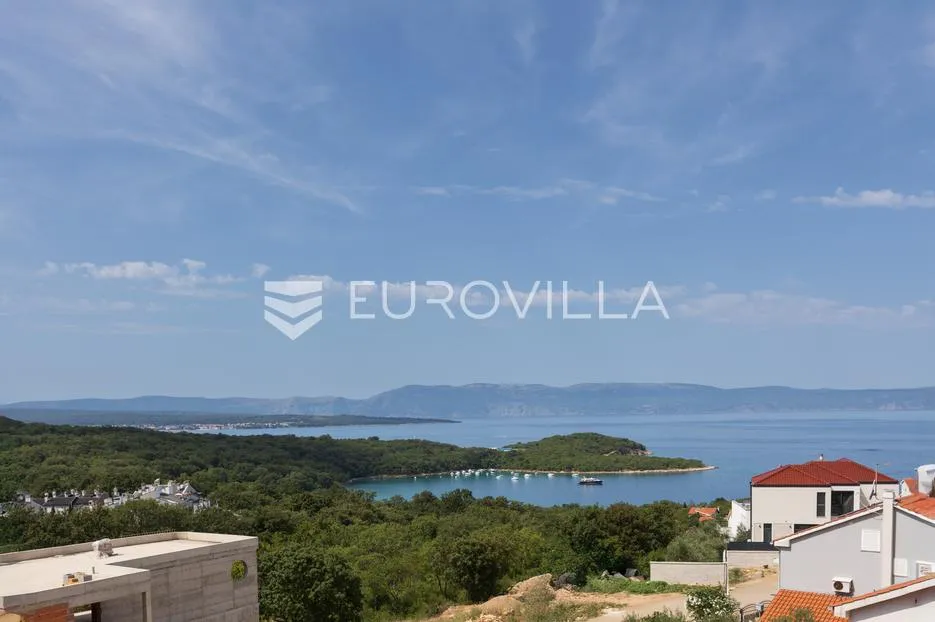 Krk, Njivice, trosoban stan površine 124.57 m² s krovnom terasom, bazenom i pogledom na more - Njivice, Omišalj