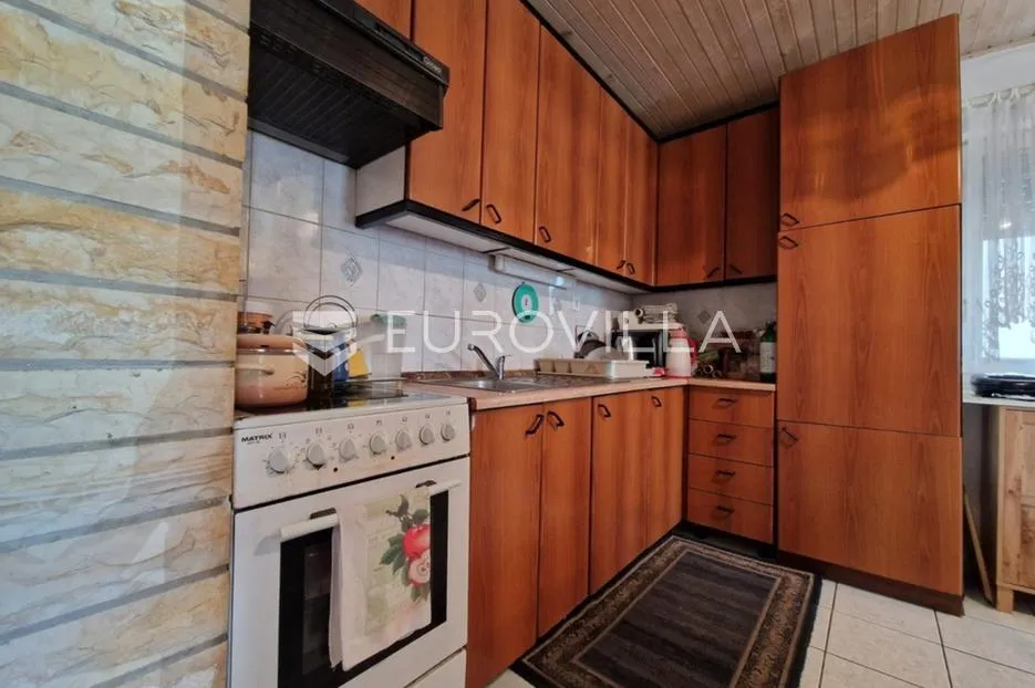 vir, nekretnina na izvrsnoj lokaciji, 40 m od mora, s dva odvojena apartmana - slika 41
