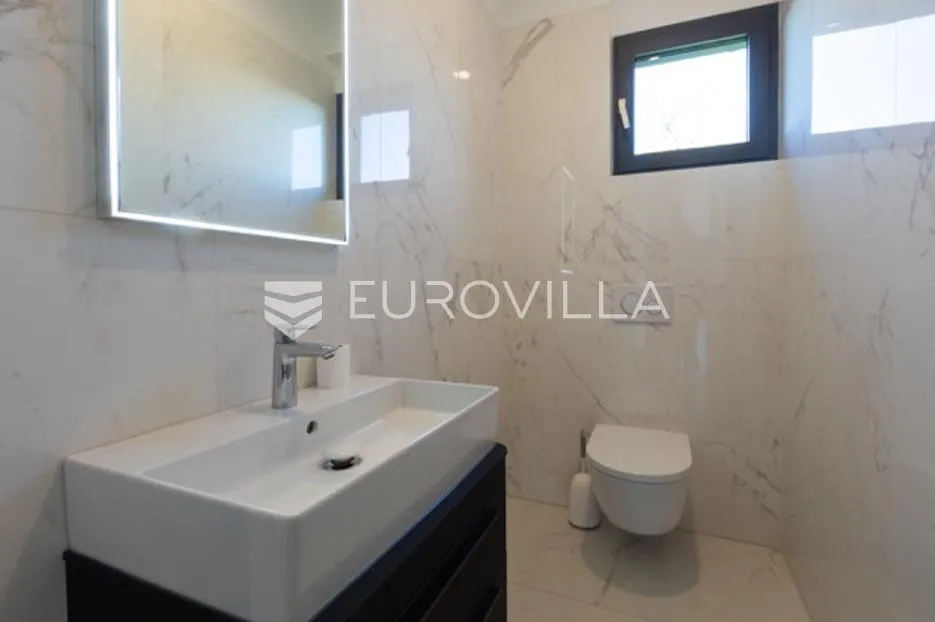 fažana, moderna vila 275 m² na velikoj besprijekornoj okućnici s grijanim bazenom - slika 11