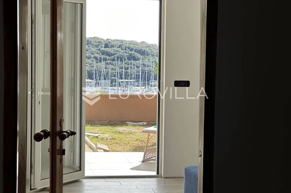 pula, nova veruda, stan s vrtom i pogled marina veruda - slika 4
