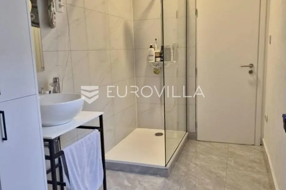rijeka, brajda, kompletno adaptiran stan površine 105 m² - slika 8