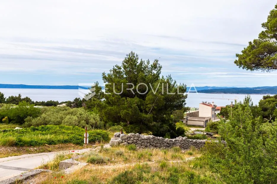 Baška Voda, zemljište s kućom za renovaciju i panoramskim pogledom na more