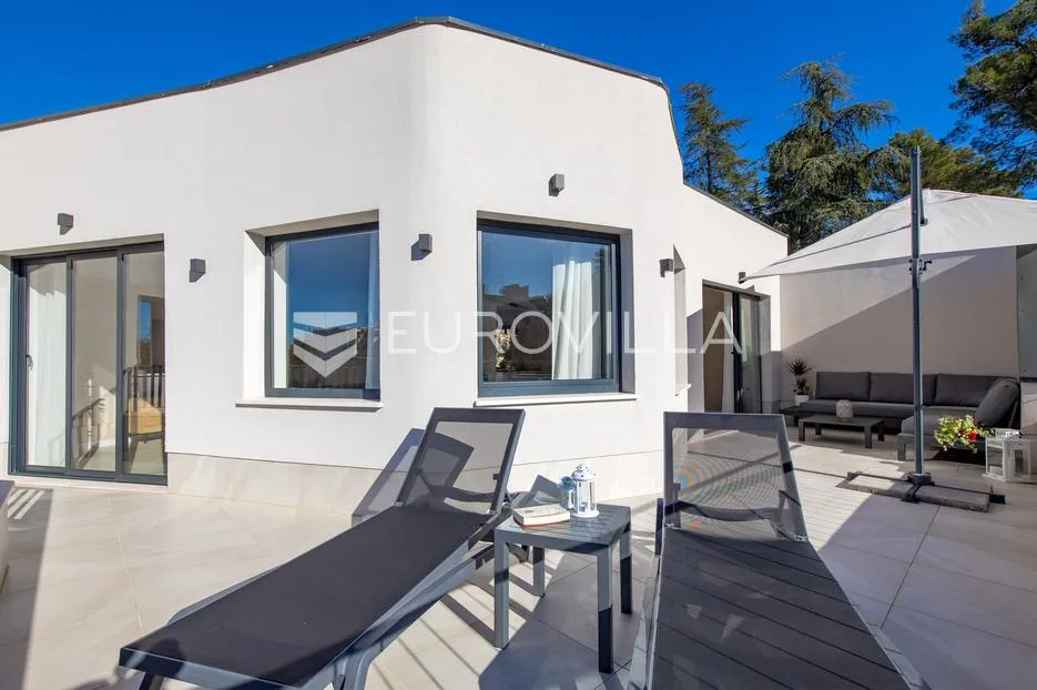 otok krk, malinska, luksuzna vila s dva apartmana u prvom redu do mora - slika 27