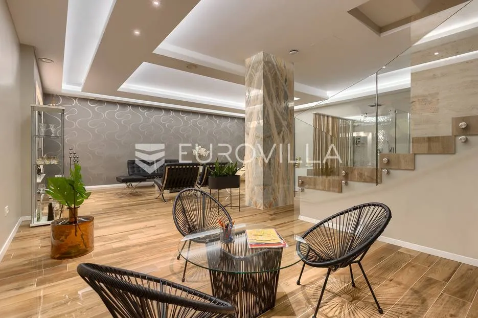 rovinj, rovinjsko selo, prekrasna villa s wellnessom i bazenom, 224 m² - slika 93