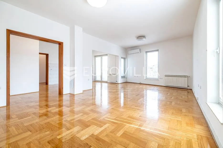 Zagreb, Malešnica stan na drugom katu 120 m2