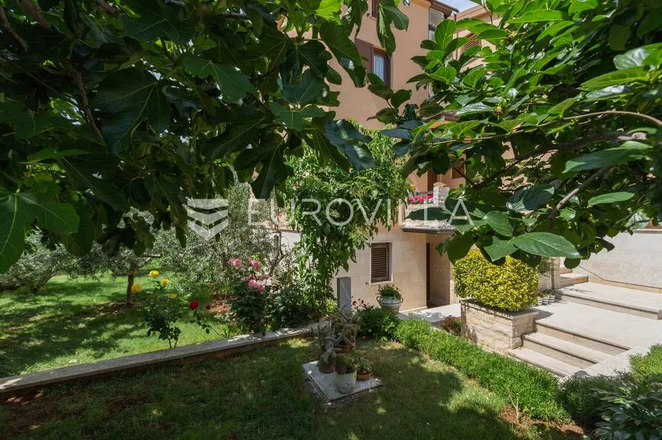 štinjan, prekrasna kuća u nizu s vrtom i pogledom more 300 m² - slika 61