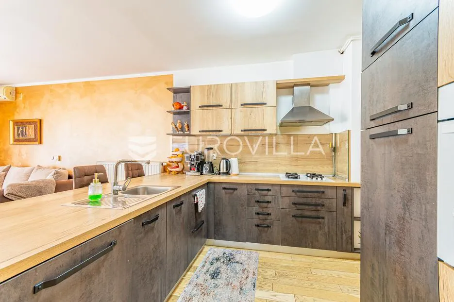 varaždin, jalkovečka kuća u nizu površine 178 m² - slika 5