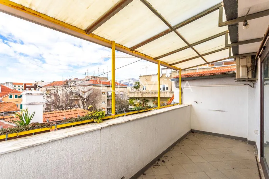 split, manuš, dvosoban stan s velikim potencijalom - slika 24