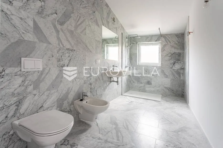 pag, četverosoban penthouse s5 nkp 160 m2, uz more novogradnja! - slika 12