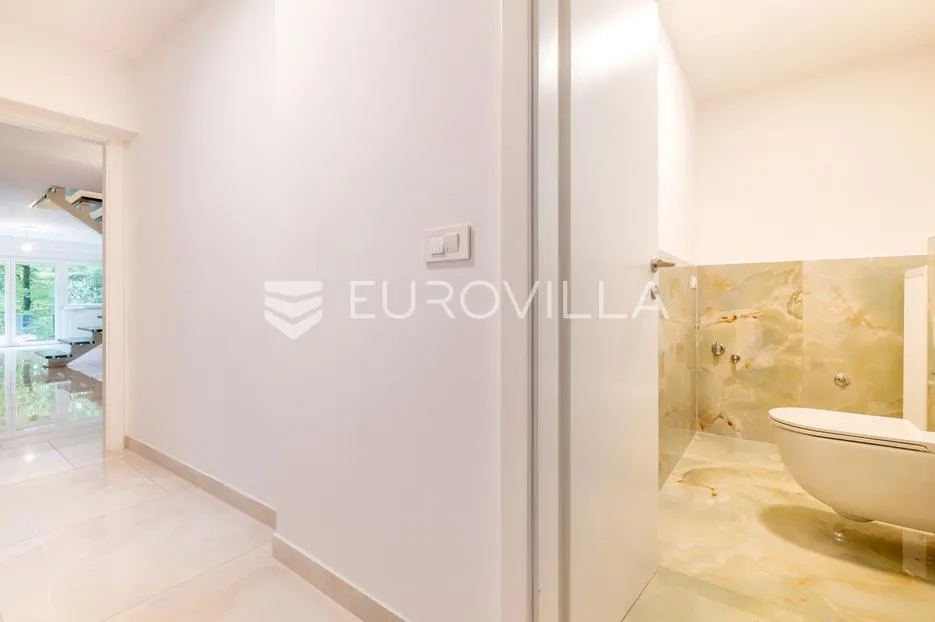 zagreb, maksimir, novouređena trosobna kuća 120 m² s garažom i vrtom - slika 8