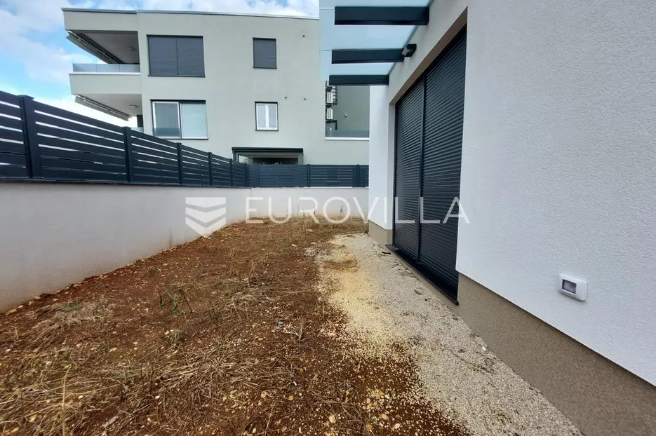 istra, pula, štinjan, stan s velikim privatnim vrtom 950m od plaže - slika 6