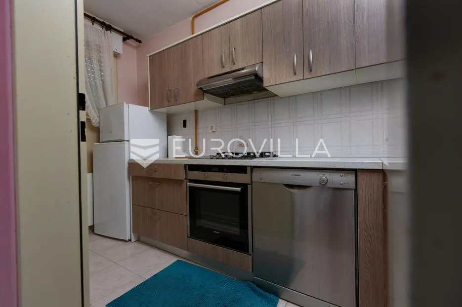 rijeka, krnjevo, komforan uređen stan površine 82 m², lođa - slika 11