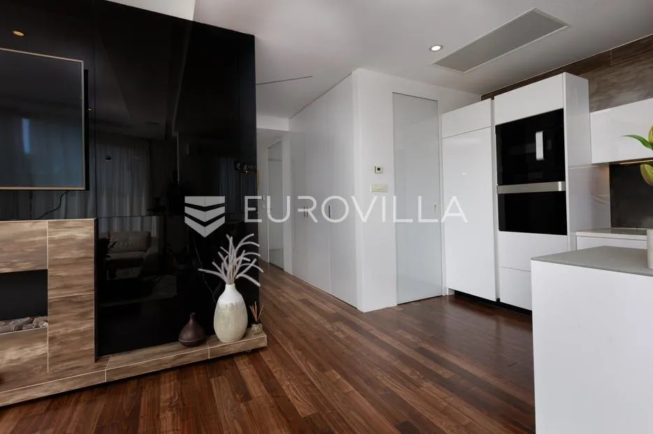 matulji, penthouse peterosobni dvoetažni stan160 m², terasa 130 m² i privatna okućnica 250 m² - slika 9