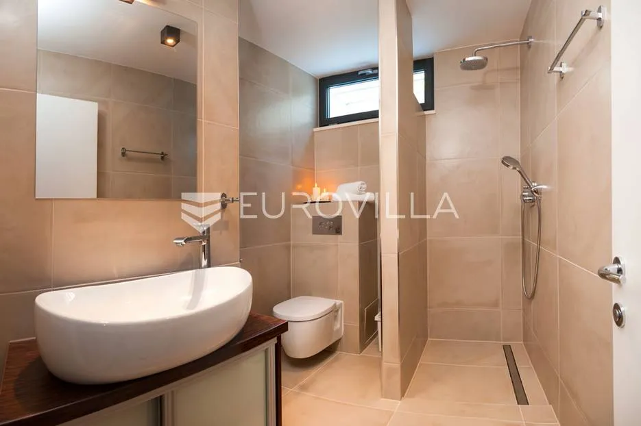 trogir, prekrasna luksuzna vila nadomak mora - slika 10