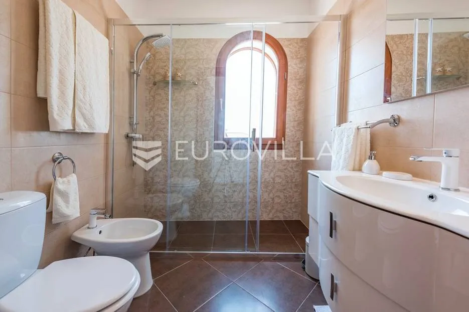 tar, vabriga, novogradnja, luksuzna i moderna kamena četverosobna villa - slika 8