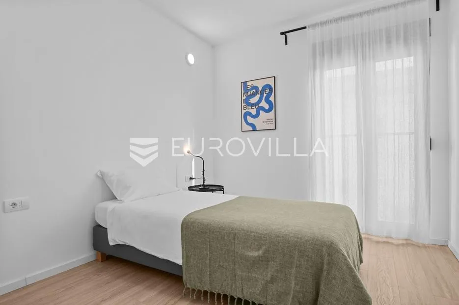 istra, poreč, dvojna kuća 180 m² s 4 spavaće sobe i 3 parkirna mjesta - slika 14