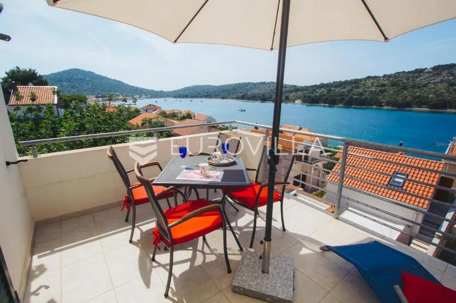 kaprije, prekrasna kuća s apartmanima, 180 m² - slika 2