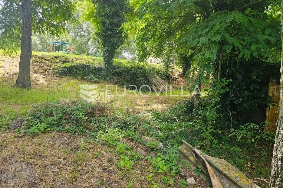 istra, tadini, građevinsko zemljište 1109m2 na rubu sela - slika 3