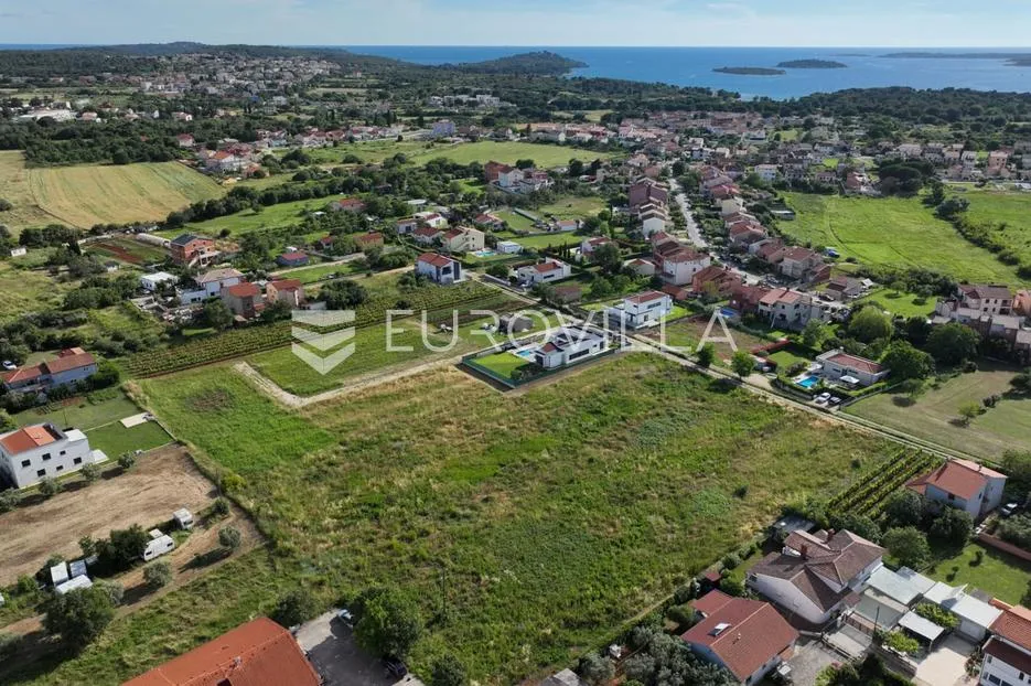 Istra, Fažana, Valbandon, građevinsko zemljište na mirnoj lokaciji, PRILIKA - Valbandon, Fažana