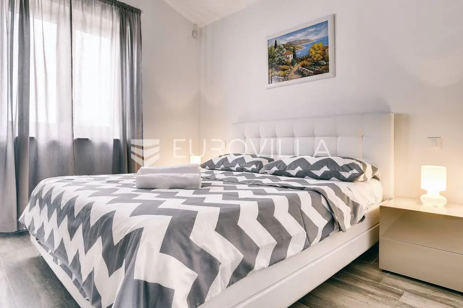 istra, medulin, dvije prekrasne vile, samo 300 m od mora - slika 8
