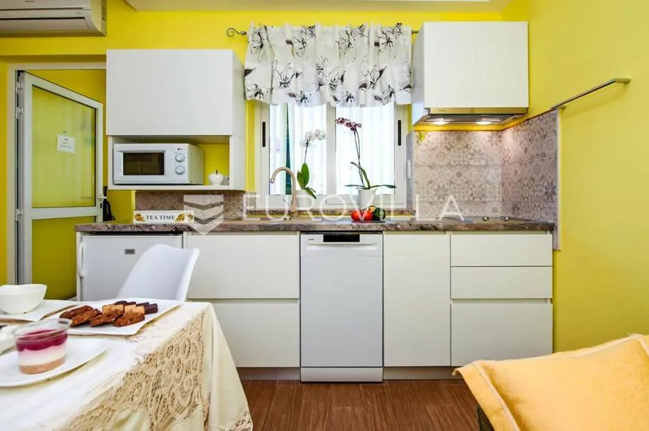istra, rovinj, kuća 360 m2 s tri stana i zasebnom kućicom, izuzetna lokacija - slika 38