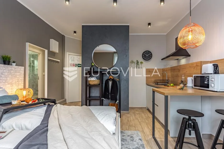 rijeka, centar, novouređen luksuzan stan nkp 98 m2 s tri apartmana - slika 18