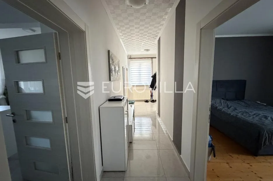 đakovo, centar, novouređena kuća 250 m² - slika 27