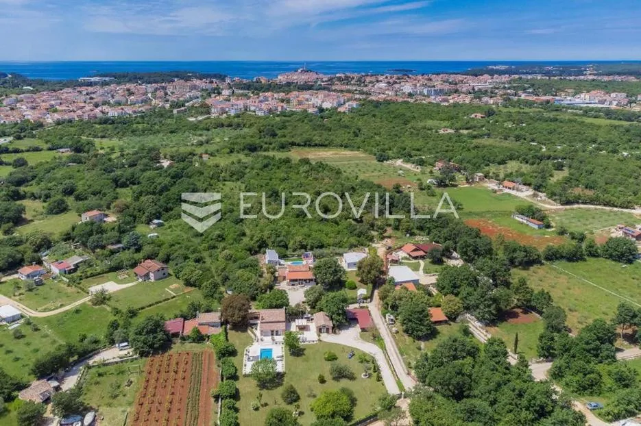 istra, rovinj, predivna kuća na velikoj parceli s gostinjskim objektom i bazenom - slika 44