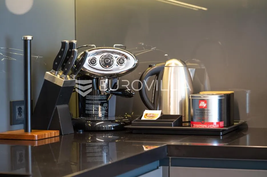 istra, rovinj, dugoročni najam dvosobnog luksuznog stana 76 m² na top lokaciji - slika 26