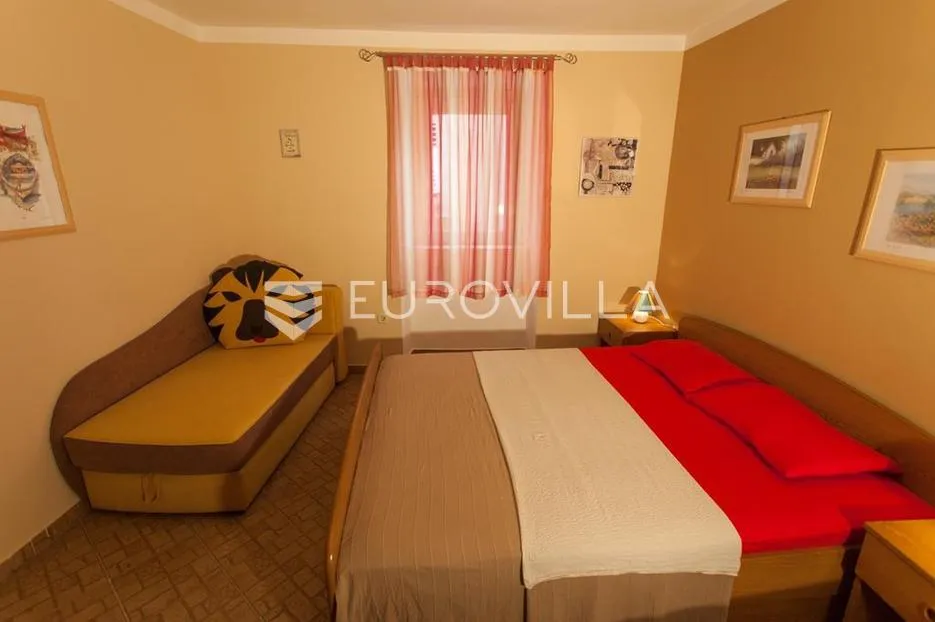 cres, kuća s restoranom, apartmanima i privatnim parkingom, 200 m od mora, jedinstvena prilika - slika 10