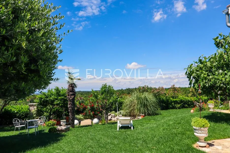 istra, višnjan, namještena vila s okućnicom,jedinstvena lokacija - slika 10
