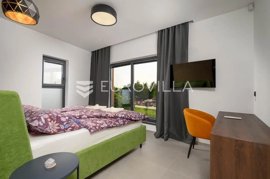 istra, svetvinčenat, luksuzna vila s bazenom - slika 21