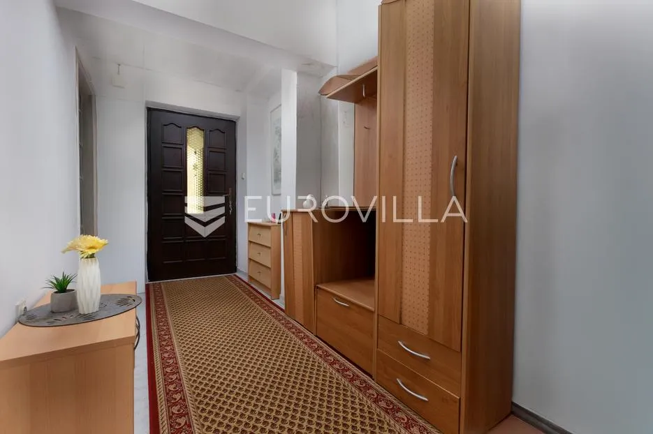 rijeka, zamet, dva uređena stana površine 95 m² s vrtom - slika 10