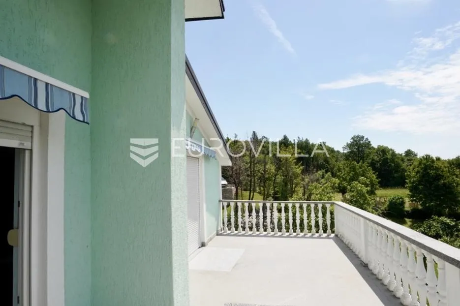 Saršoni, etaža obiteljske kuće stambene površine od 109 m² s garažom