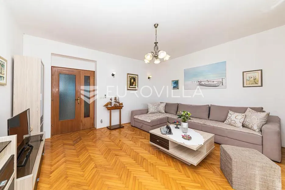 kaštel sućurac, predivna kuća s bazenom u prvom redu do mora - slika 4