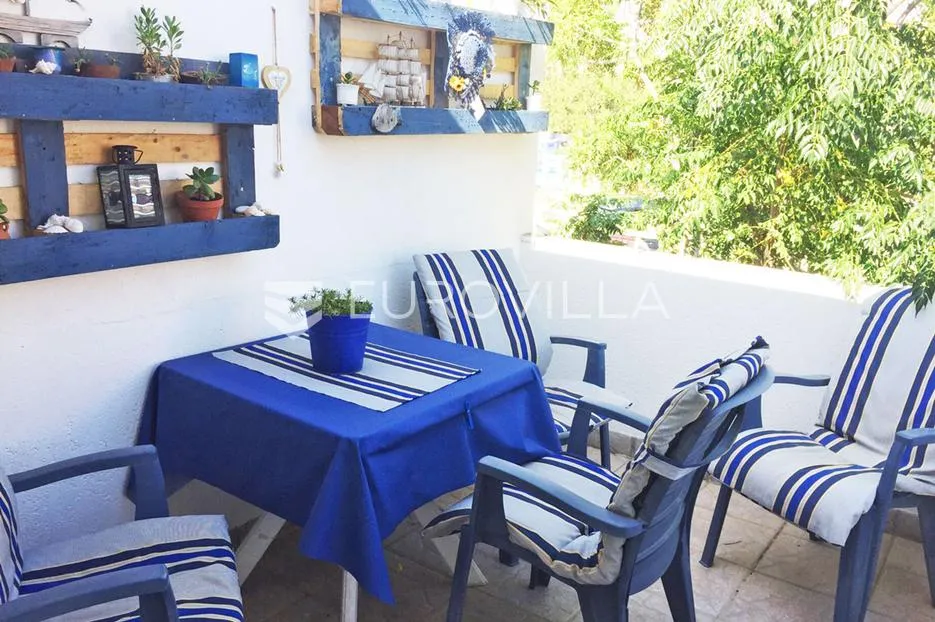 hvar, kuća na tri etaže s dodatnim građevinskim zemljištem - slika 10