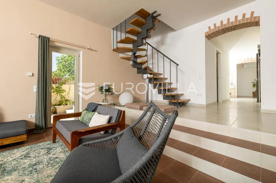 hvar, vrboska, predivna kamena vila u blizini mora - slika 5
