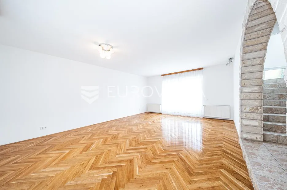 zagreb, gračani, prekrasan troetažan šeterosoban stan s vrtom 278,66 m² - slika 3