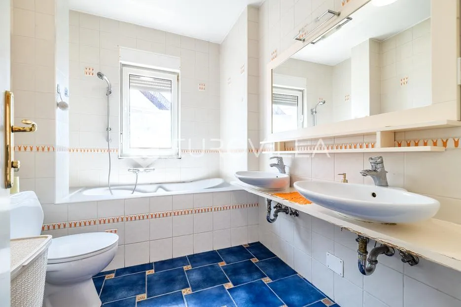 zagreb, vrhovec, atraktivna vila s vrtom i parkingom, 530 m² - slika 11