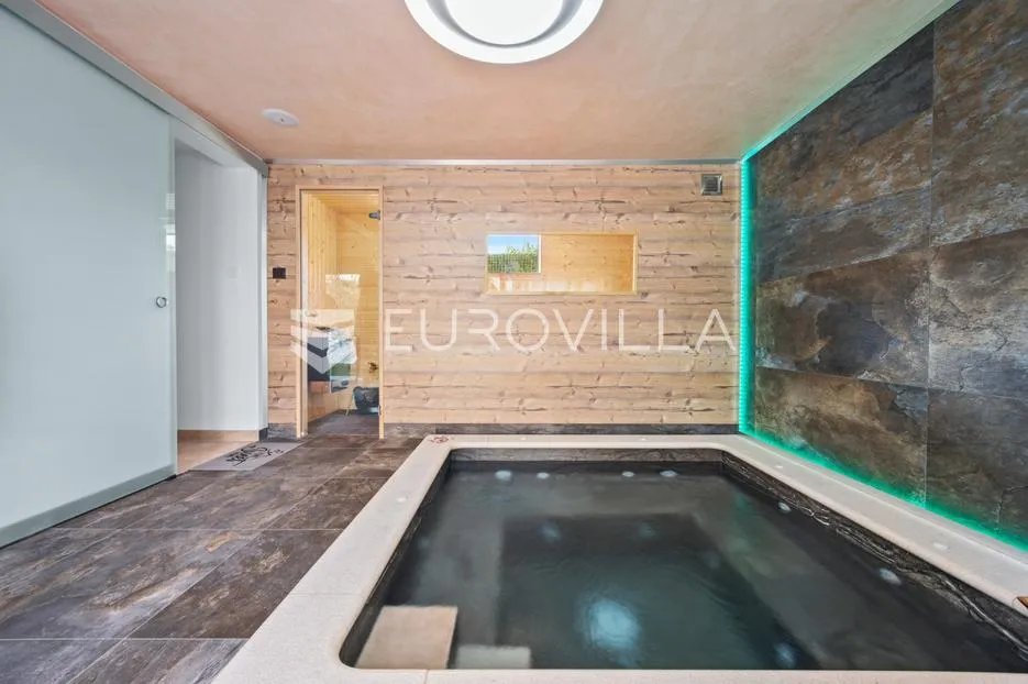 istra, rovinj, atraktivna kuća 170m2 s bazenom u neposrednoj blizini centra - slika 38