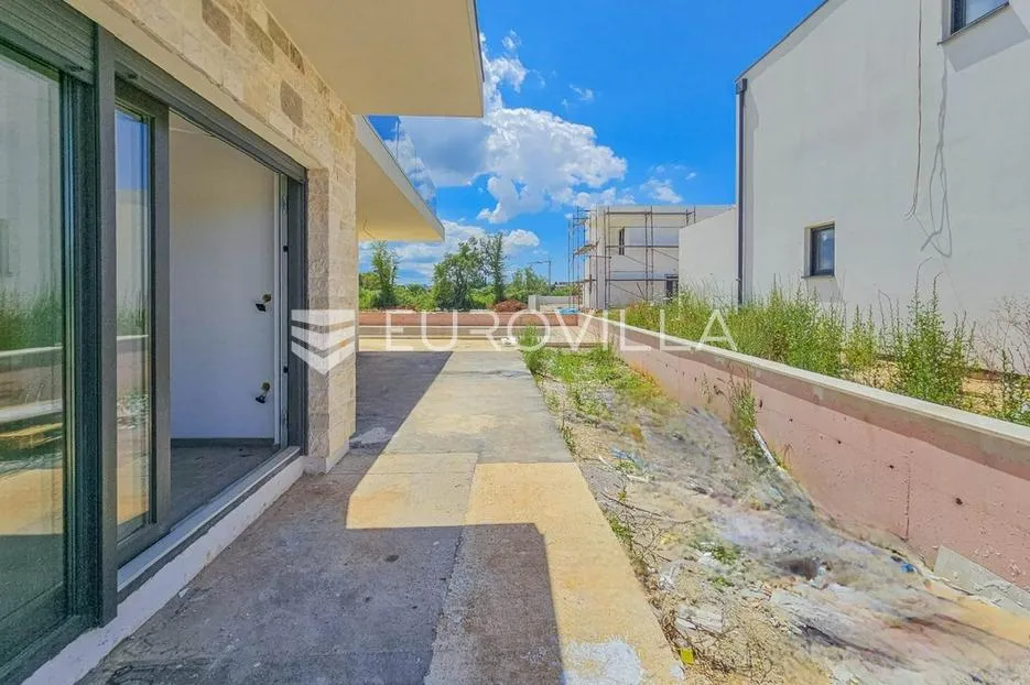 istra, tar, kamena kuća s bazenom - slika 27
