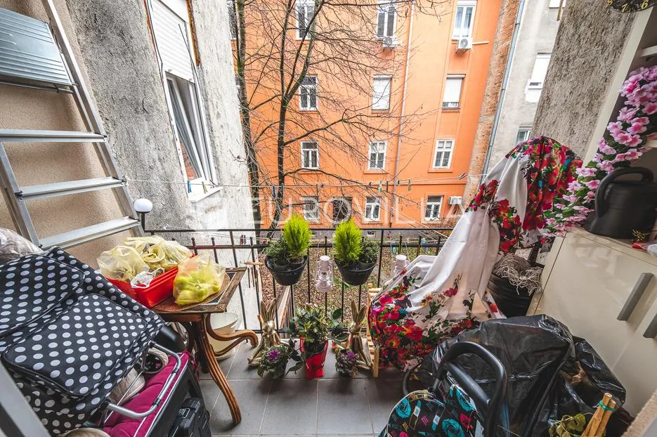 zagreb, trg dr. franje tuđmana, prekrasan četverosoban stan 95 m² - slika 14