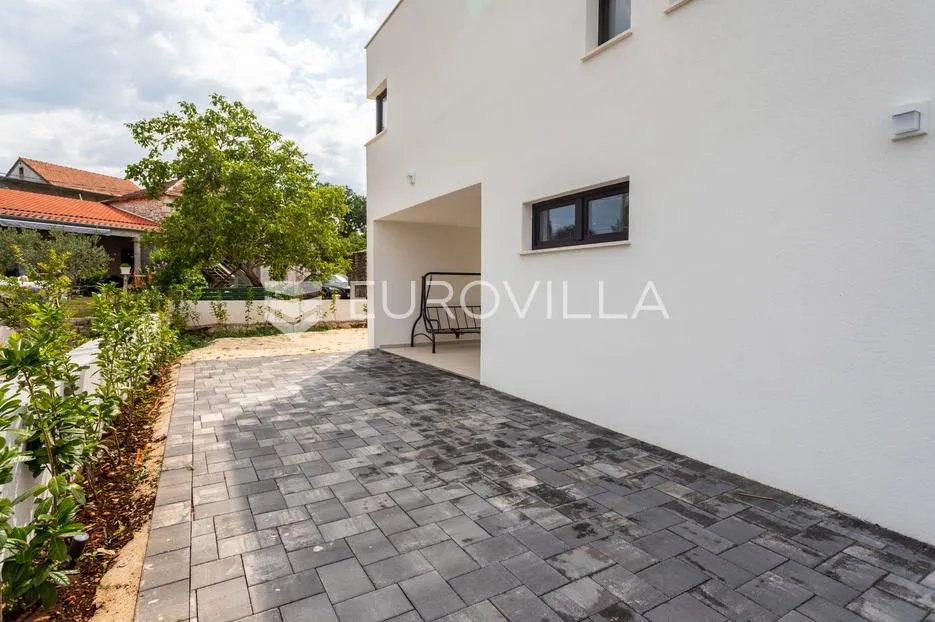 šibenik, luksuzno uređena vila s bazenom - slika 36