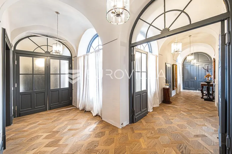 zagreb, gornji grad, demetrova ulica, luksuzan peterosoban stan 260 m² u palači s atrijem - slika 4