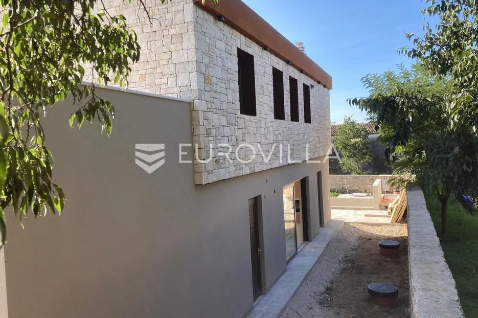 istra, okolica bala, kamena dizajnerska kuća 176 m² s bazenom - slika 53